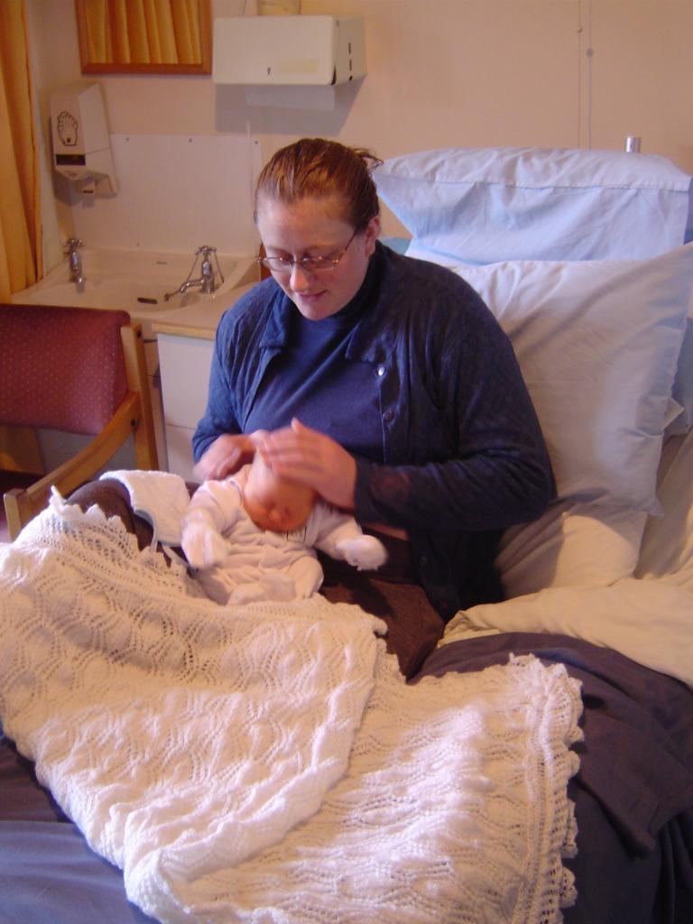 Baby/2003-10-12/luke_debbie1.jpg