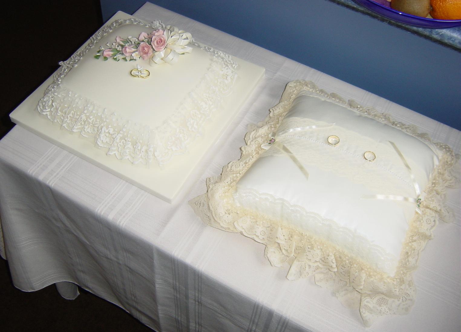 Wedding/sony/cake_and_ring1.jpg