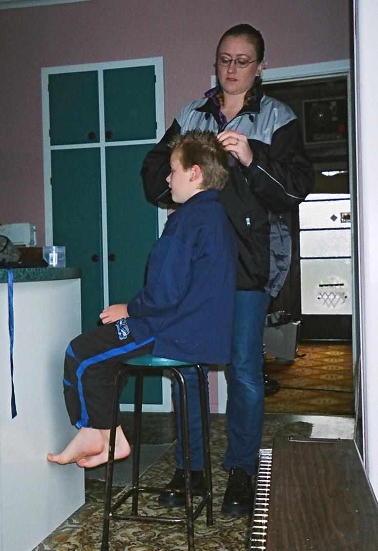 Wedding/unclejohn/donnas-Daniel_getting_hair_done.jpg