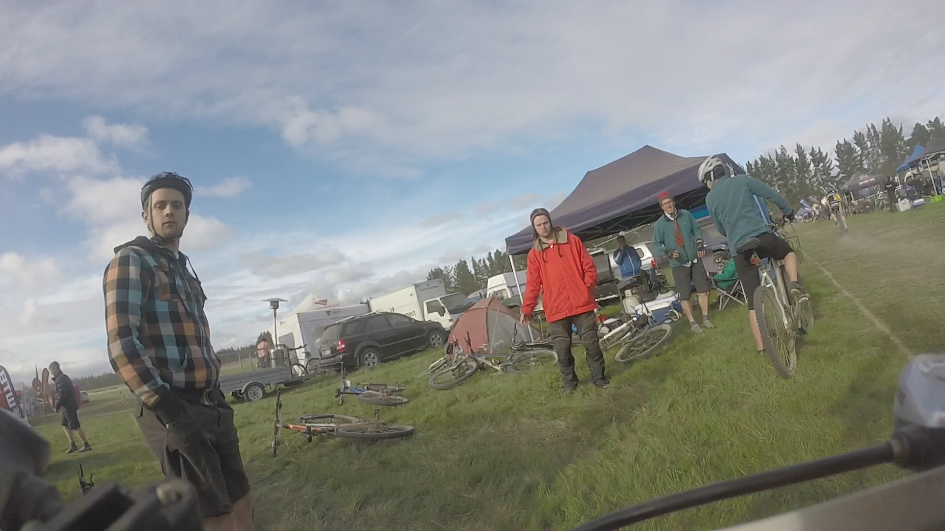 bikes/bluedog2015/vlcsnap-2015-10-19-22h37m51s503.png