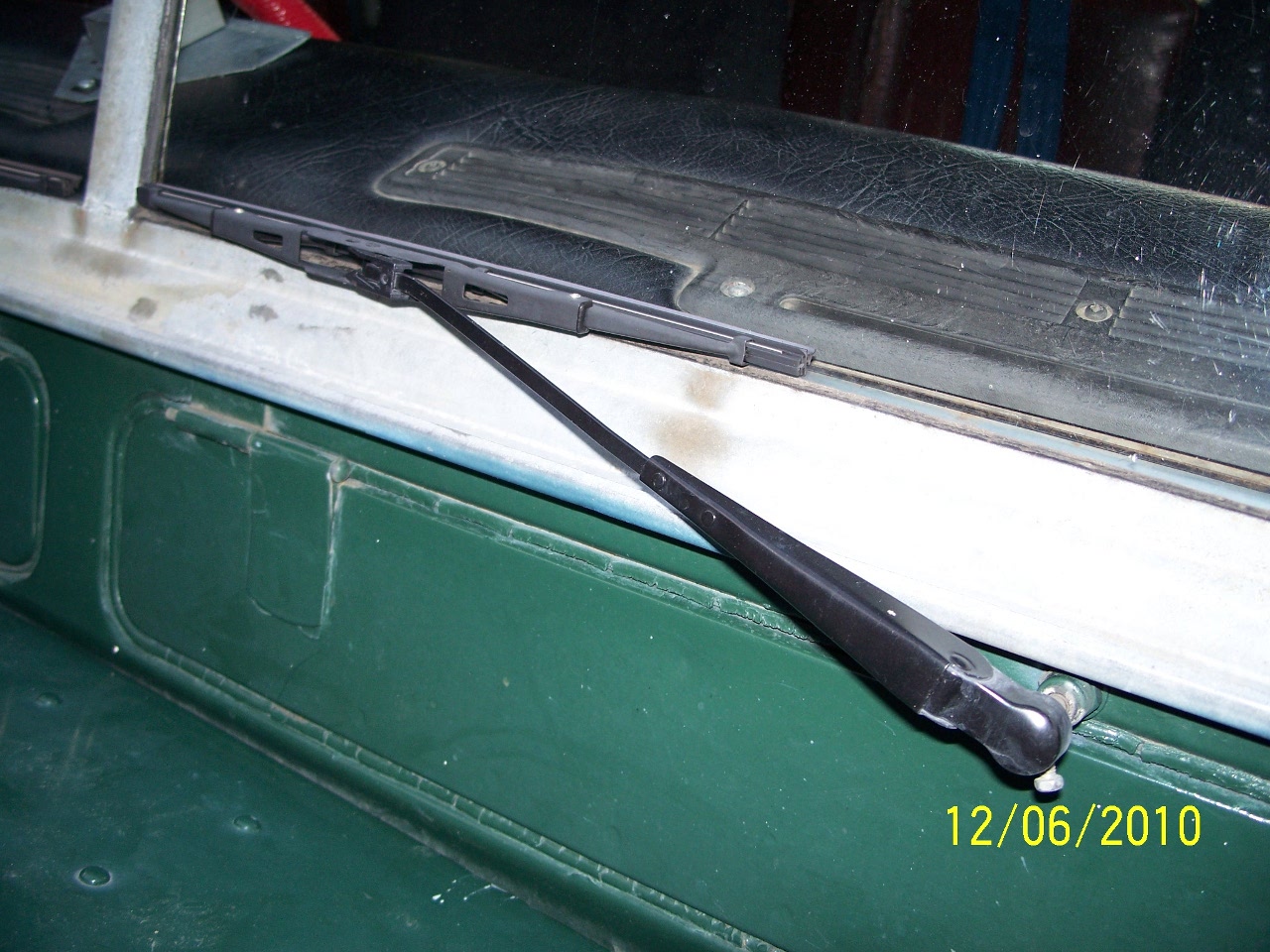 landrover/2010-06-12_Roundup/wipers_and_arms.jpg